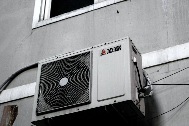 Read more about the article Should I repair or replace my air conditioner?
