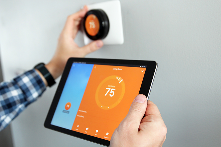 smart-thermostat-ipad-hand